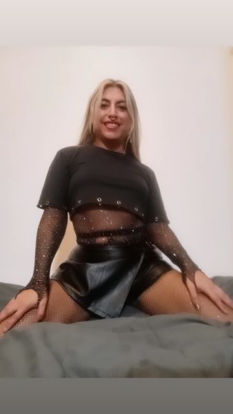 Holas Amores, Santafesina y nuevita por acá. DIRIGIDO A QUIENES SEPAN VALORAR UN SERVICIO Y/O TRABAJO DE NIVEL EJECUTIVO (solo clientes que no les importe pagar, no 🐭). Cumplamos fantasías con total discreción y siempre cuidandonos, amplia en el sexo para que experimentemos con total placer el momento. Amante de las gargantas profundas y los Trios. CON LUGAR EN EL CENTRO. El Mejor trato de NOVIOS. Eventos privados. Dotación 17x4. Consulten también por contenido y videollamadas. Culta, divertida y cariñosa. Siempre con respeto. NO INSISTAN CON NUMEROS PRIVADOS. Los espero !!!