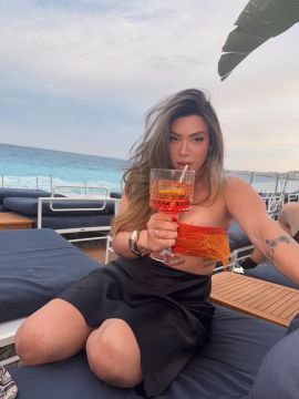 Mikaela Alves 