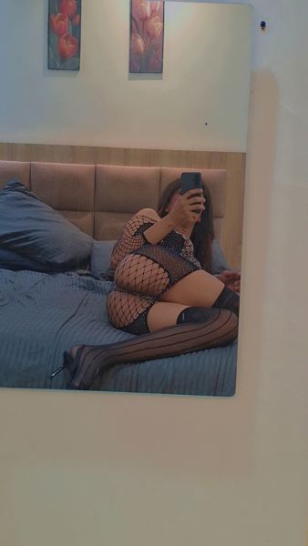 Je suis une belle jeune poupée  belle, parfumée et très affectueuse, de haut niveau, ultra féminine et très coquine. haut,  Je vous offre un moment de détente inoubliable. Je vous attends avec de la lingerie très belle et sexy ou je peux m'habiller comme la photo si vous préférez. J'ai de l'expérience avec des débutants et fais aussi des massages. ma place est discrète, propre et très agréable