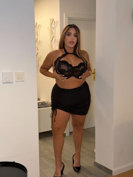 💖 Me llamo Karen, y soy una trans muy especial.

Distinguida, diferente, amable y bella… conmigo todo se vuelve único 😘✨🌷

A mi lado vivirás una experiencia inolvidable.

Además de divertirnos, tendrás amabilidad, educación, amistad y una compañera excelente 💫💋😊

Soy una experta en masajes relajantes.

Mis manos sabrán cómo llevarte al equilibrio perfecto entre placer y bienestar 💆‍♀️💖🌸

También puedo ser la perfecta compañía para ir a cenas, veladas, bailes, lo que desees.

Con estilo, clase y mucho carisma te acompañaré donde tú quieras 👠🎶🍷

📲 Te espero.

Atrévete a conocerme y verás que no hay nadie como yo 💌🌟😍
