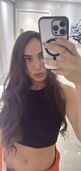 Hi, . I'm a Brazilian trans woman, very hot and with lots of experience with beginners and couples. I'm 21 cm, always hard and ready to take you to the peak of pleasure. I have a nice ass. Come meet me! I'll only be in the city for a few days.