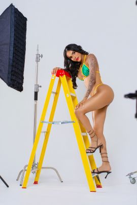 Nicole Hot