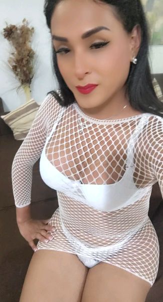 Una mujer de presencia impecable y feminidad natural que te cautivará desde el primer instante. 💋

Siempre con una sonrisa, risueña y con muchas ganas de vivir intensamente cada momento.  

Si buscas una compañía auténtica, elegante y con chispa, ¡aquí estoy!

Déjame ser tu cómplice, tu confidente… y juntos haremos de cada encuentro una experiencia inolvidable.  

📞 Llámame y prepárate para una cita llena de encanto, moda y diversión. 💃💖