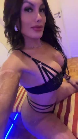 Naira Sj