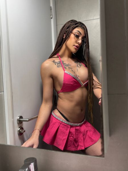 Hola amor, soy Anna una pequeña  chica trans muy femenina, una piel sedosa . Alta, atleta , de piernas marcadas . Soy pasiva , activa, calentona, cariñosa… dotada (17x4) disfrutó mucho del sexo  exclusiva y respetuosa.Higiene 100%
 Trato 100% personalizado, puedo ser tu  novia, tu amante favorita, puedo dominarte y dejar que me domines 
Sin vueltas, precio no negociable!