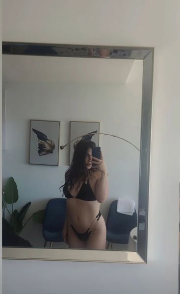 Olisss ☺️✨ me llamo trinidad , tengo 23años ,soy dama de compañia , muy femenina , sensible, delicada ,inteligente , guapa , sensual ,simpática y amorosa. Te aseguro que nos la pasaremos muy bien  
El servicio es dependiendo del precio , acepto tarjeta,  transferencia y efectivo. 
Yo se que te vas a enamorar de mi , y de mis encantos 🥰🫣🔥,   yo hago el amor rico, trato de polola , besitos y hago servicio de masajes con final feliz ,escribeme y pasemos un momento agradable.
Tambien  hago de activa .👀
Tengo estacionamiento incluido 
No olvides seguirme en mis redes sociales y suscribirte a mi arsm 😈
