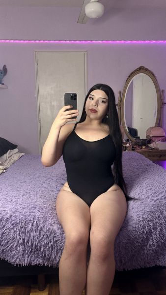 MUÑECA TRANS de 21 años
educada,delicada,extrovertida y muy simpática,pasiva mimosa y cariñosa experta en principiantes,besos y trato de novia ,full discreción con lugar privado en Congreso lista para cumplir todas tus fantasías 💕