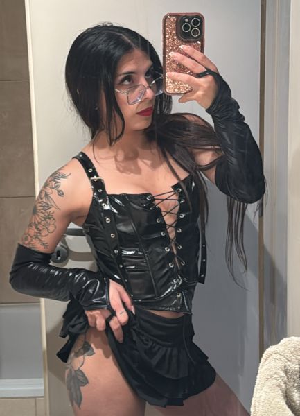 Hola amores soy lulita, una pequeñita de 1.50 de altura! súper morbosa y dominante ⛓️‍💥🔥 24 añitos, Trabajo solita e independiente me encuentro en zona Palermo Hollywood, puede ser en mi domicilio o el tuyo, también voy a hoteles según zona 🖤  me encuentro ofreciendo mis ricos servicios de activa, pasiva, anal, oral 💦🤤 las poses que más te gusten en el servicio que vos prefieras😘
También ofrezco mis servicios virtuales de pack de contenido, fotos, videos y vídeollamada 🔥 háblame para pasar el mejor momento de tu vida.
ig: @Sofibandi__
Telgrm: Lulitaxxn

Precio extra de fetiches bdms:
Atender sin bañarme y con olor: 200usd 
Lluvia dorada y eyaculación final: 300usd
Lluvia marrón: 700usd 