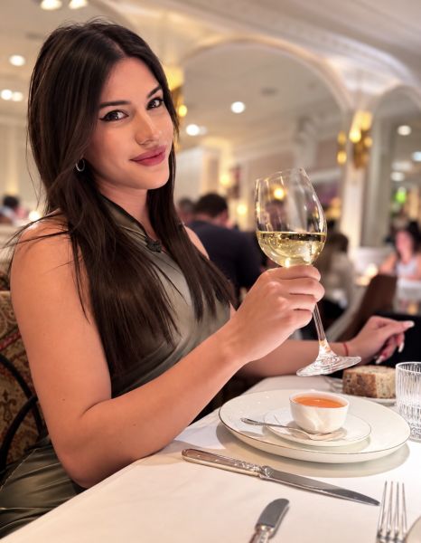 ÚLTIMO MES EN ARGENTINA 🚨 🚨( vuelvo en noviembre ) 
Soy Roxy, 23 años, tu muñequita más traviesa 🎀.
Un cuerpo completamente natural y femenino que espera por tus manos ✨. Mi perfume es dulce y suave 🍭🌸, como mi piel… te vas a volver adicto a mi aroma y a mi forma de hacerte perder el control 🔥.

Puedo ser tierna, dulce e inocente 🧸💋… pero cuando la pasión me enciende me vuelvo una diabla 😈 dispuesta a darte todo el placer. Soy activa y pasiva 
me gusta dominar 💦 y también dejarme llevar, jugar con tu deseo y llevarte a un servicio completo, intenso y sin descanso 🍒.

Solo recibo a caballeros generosos, de nivel y respetuosos 🤵, en mi espacio privado, cuidado y reservado 🏩. Todo con la máxima higiene 🧼, discreción 🤫 y siempre con protección ✅.

Y si lo que buscás es calentar tu imaginación 💻🔥, también te ofrezco experiencias virtuales que te van a dejar pidiendo más 💭💦.