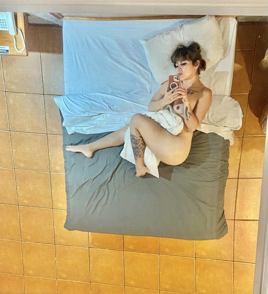 Trato de novios besitos y muchas caricias 😘 complaciente con todos tus caprichos manaba chupo rico pene y beso negro 