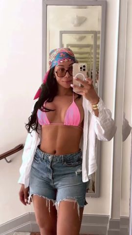 Rafaella Santos