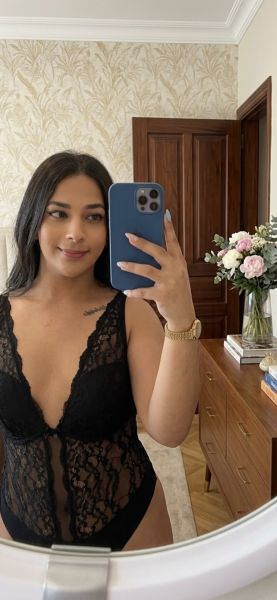 Hello
Come and experience the true pleasure of a super affectionate, feminine, and very kinky girl.
I love sexual fetishes and have great potential for kinks 😍🤗😘🤑

I don't like wasting time having conversations that aren't related to the service.





Hola 
Ven y conoce el verdadero placer de una chica femenina super cariñosa y muy morbosa  y placentera 
Me encanta los fetiches sexuales y muy buen potencial lleno de morbo  😍🤗😘🤑

No me agrada perder tiempo planteando conversaciones que no sean en relación al servicio