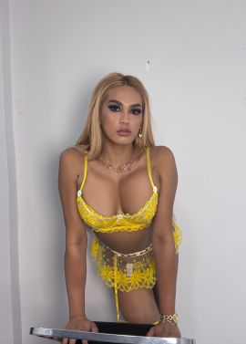 Courtesan Maxine