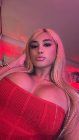 Courtesan Maxine