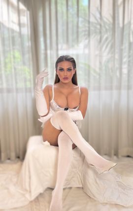 Courtesan Maxine