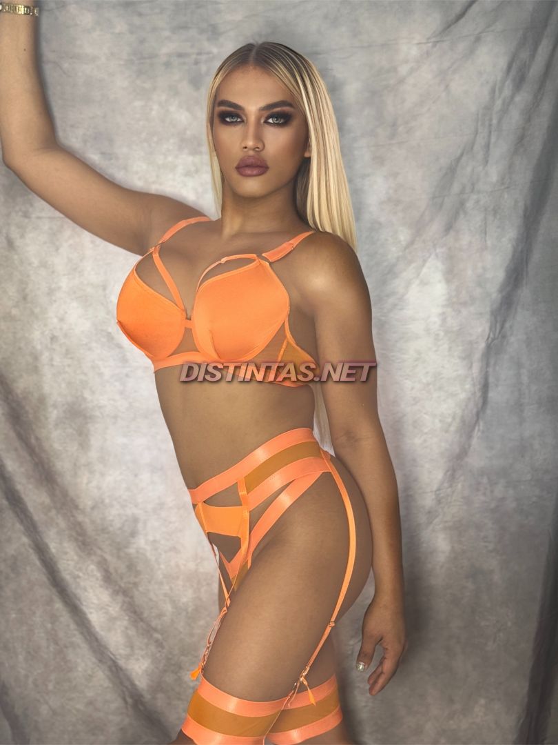 Courtesan Maxine