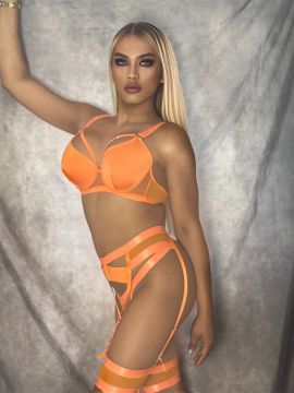 Courtesan Maxine