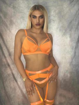 Courtesan Maxine