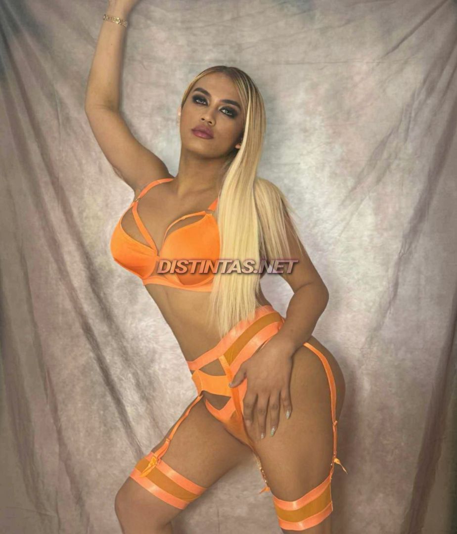 Courtesan Maxine