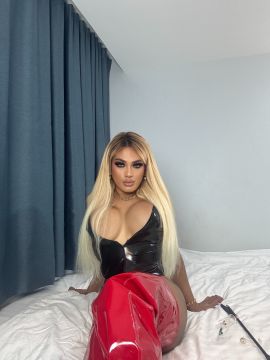 Courtesan Maxine