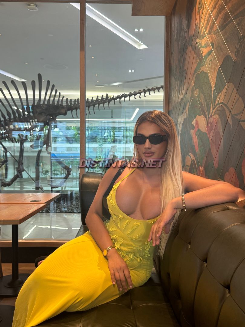 Courtesan Maxine