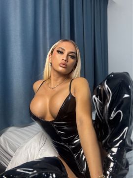 Courtesan Maxine