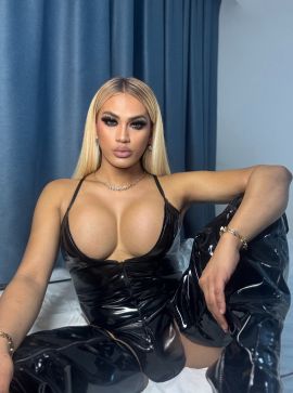 Courtesan Maxine