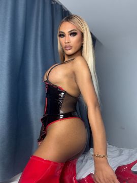 Courtesan Maxine