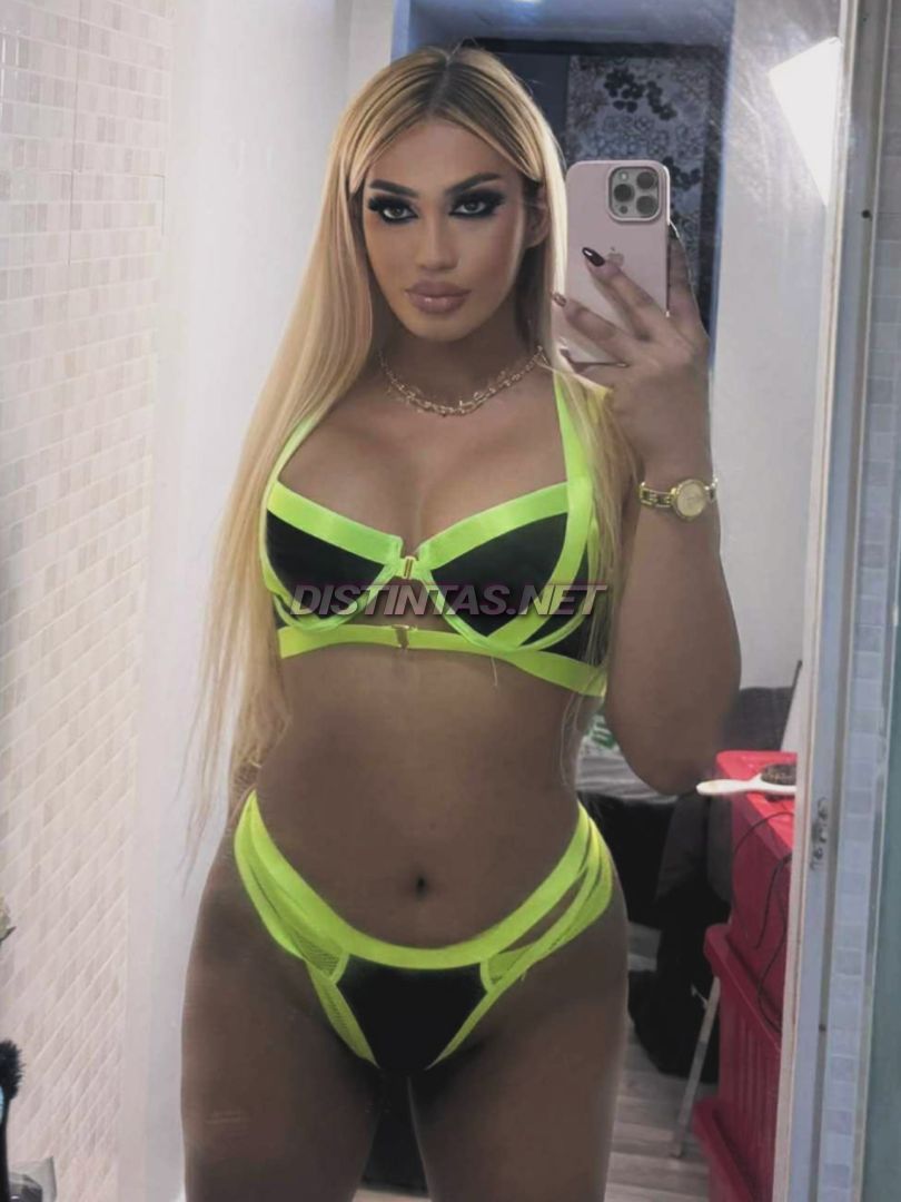 Courtesan Maxine