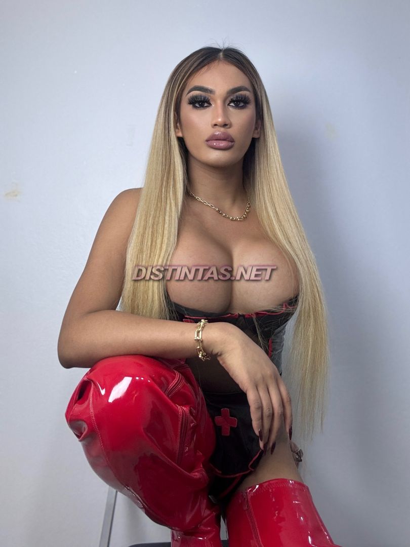Courtesan Maxine