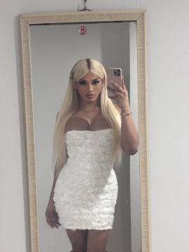 Courtesan Maxine