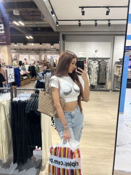  Valentina Gray