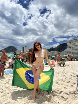  Valentina Gray