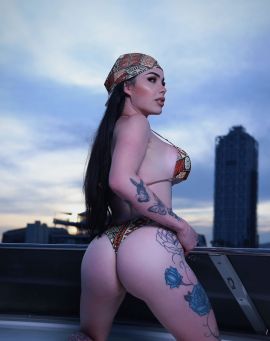 Jacqueline Oliveira XXL