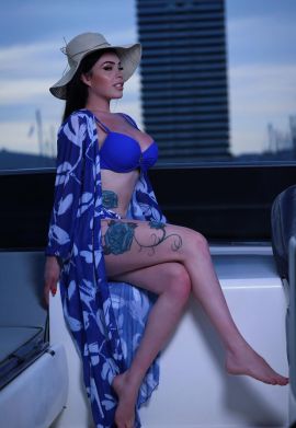 Jacqueline Oliveira XXL