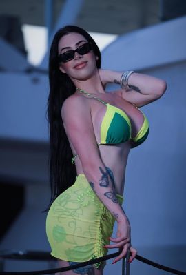 Jacqueline Oliveira XXL