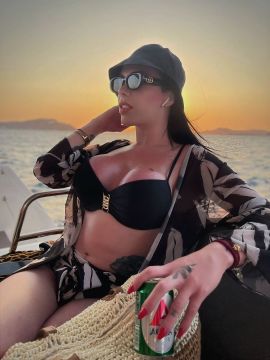 Jacqueline Oliveira XXL