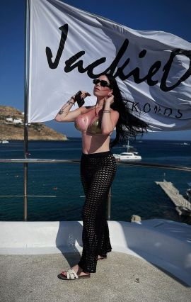 Jacqueline Oliveira XXL