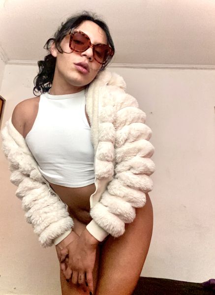 Tengo 25 años, soy pijona y culona. Full activa. Si me lo pides, también entrego la colita full pasiva Amor.
 ¿Quieres sacarme la lechita o quieres que te la saque?
Dispongo de lugar super cómodo para que te relajes y te atragantes. Escribime