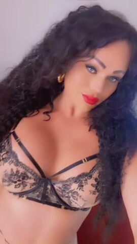 Domina Karah Darosa
