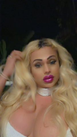 Domina Karah Darosa