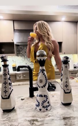 Domina Karah Darosa