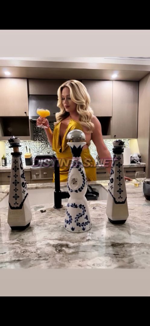 Domina Karah Darosa