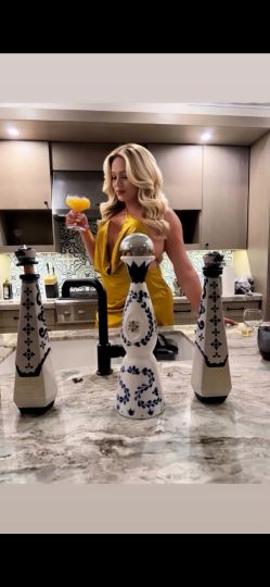 Domina Karah Darosa