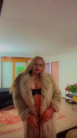 Domina Karah Darosa