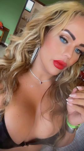 Domina Karah Darosa