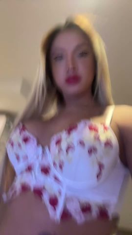 Dariana hot