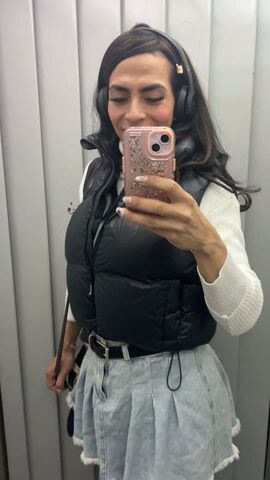 Isabella Hot