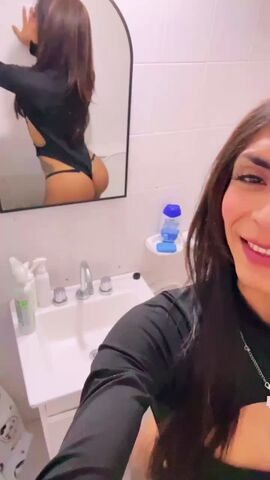 Isabella Hot