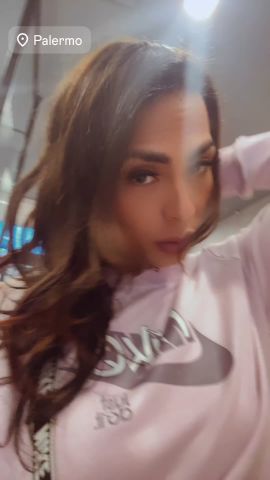 Isabella Hot